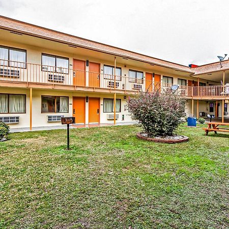 Oyo Hotel Lake Charles Hwy 10 Esterno foto