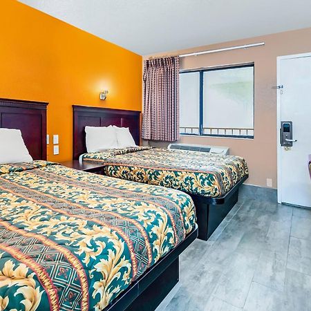 Oyo Hotel Lake Charles Hwy 10 Esterno foto