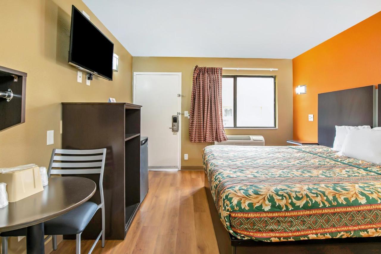 Oyo Hotel Lake Charles Hwy 10 Esterno foto