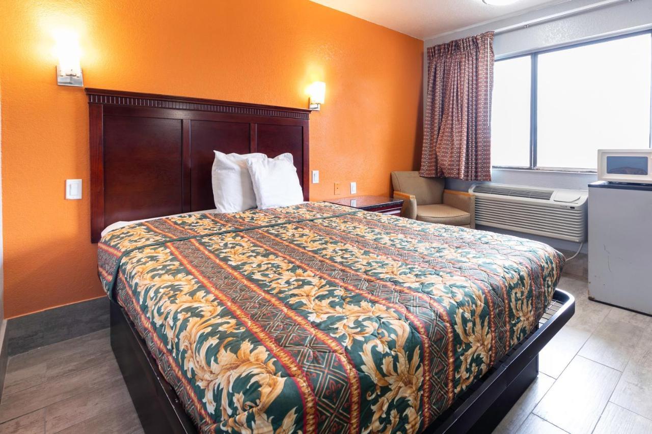 Oyo Hotel Lake Charles Hwy 10 Esterno foto