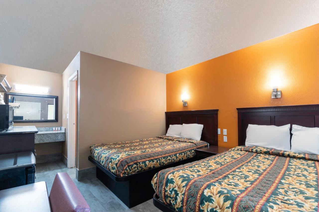 Oyo Hotel Lake Charles Hwy 10 Esterno foto