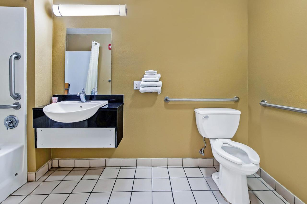 Oyo Hotel Lake Charles Hwy 10 Esterno foto