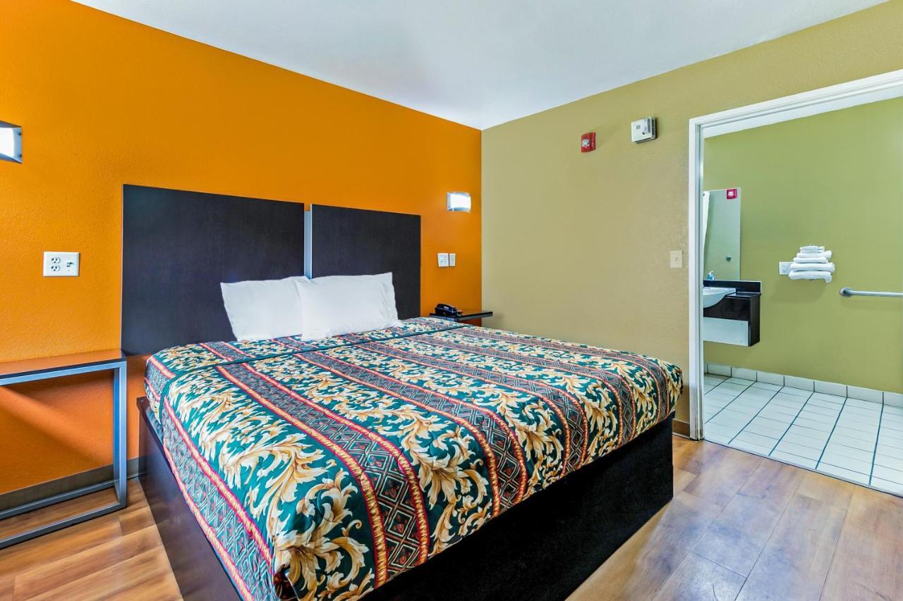 Oyo Hotel Lake Charles Hwy 10 Esterno foto