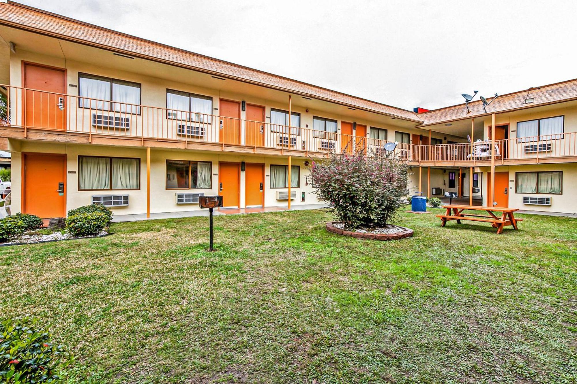 Oyo Hotel Lake Charles Hwy 10 Esterno foto