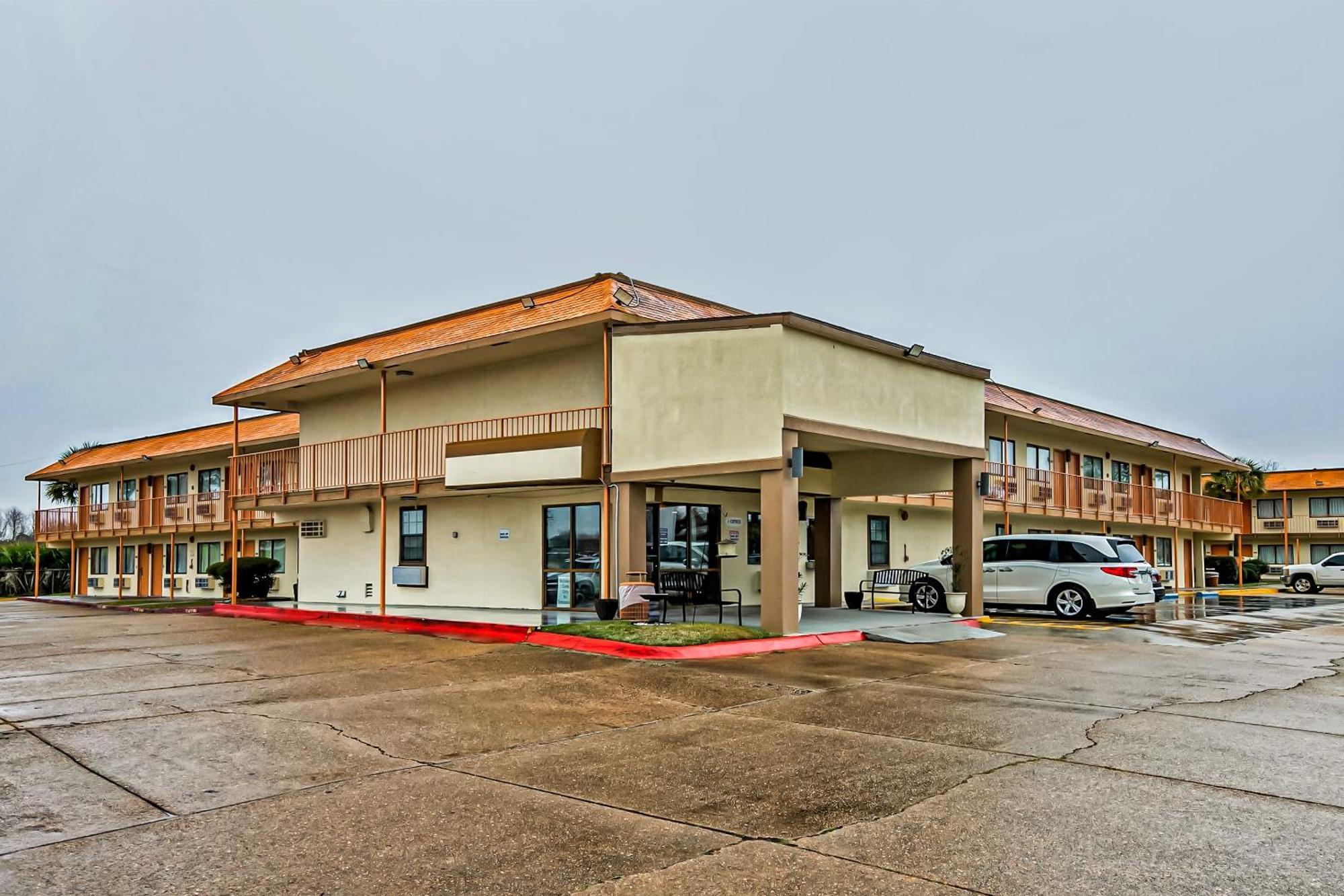 Oyo Hotel Lake Charles Hwy 10 Esterno foto