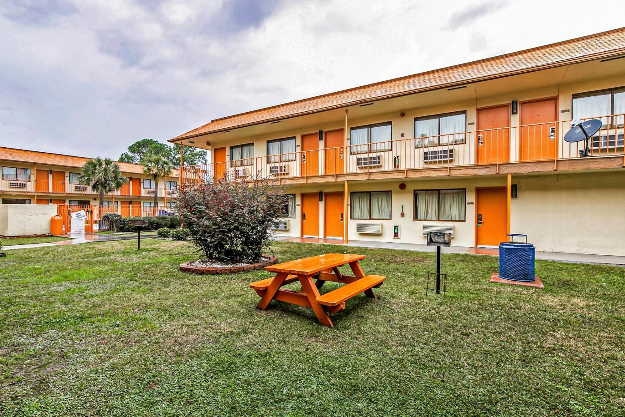 Oyo Hotel Lake Charles Hwy 10 Esterno foto